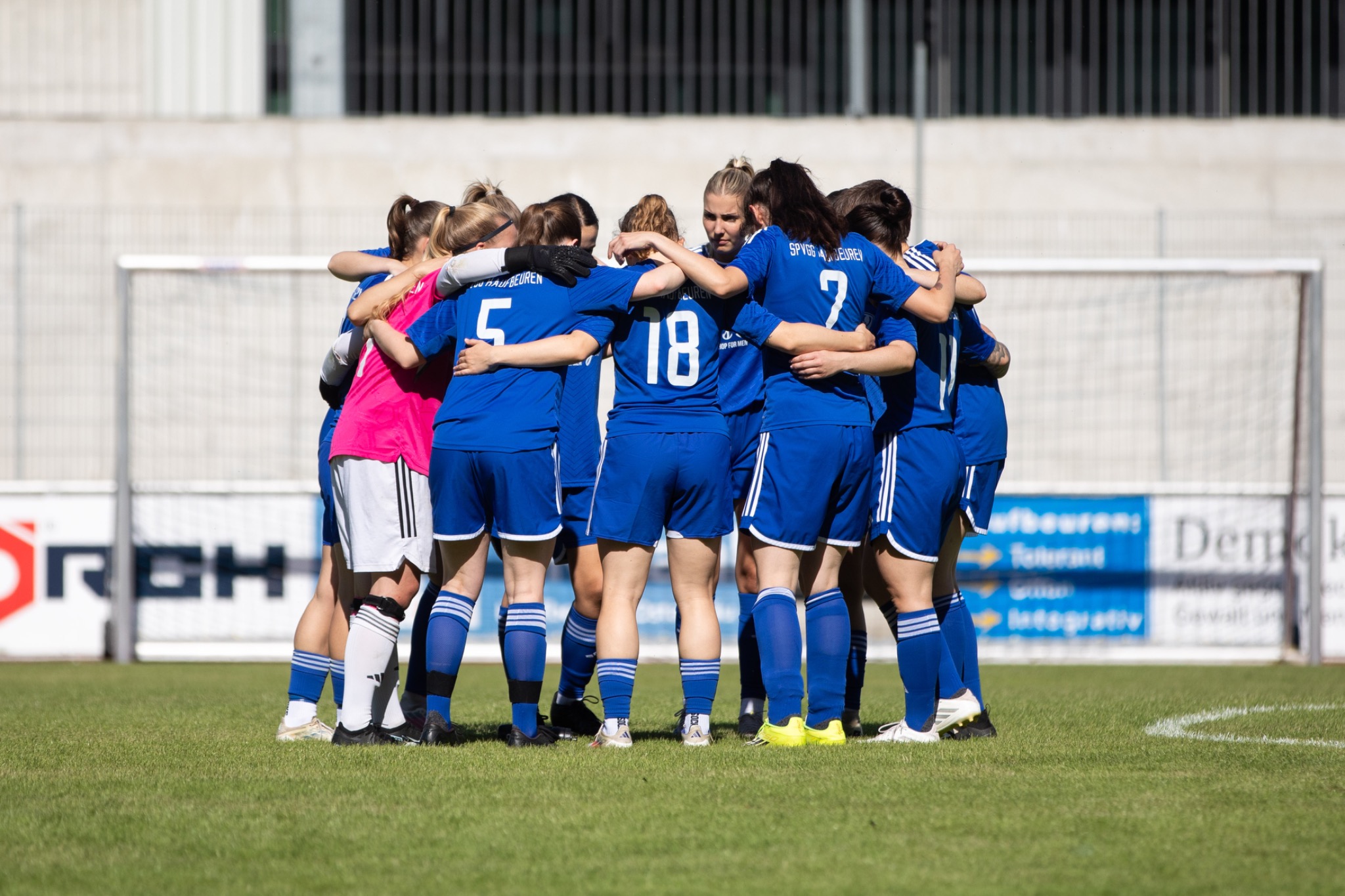 Frauenmannschaft der SpVgg Kaufbeuren vor dem Spiel