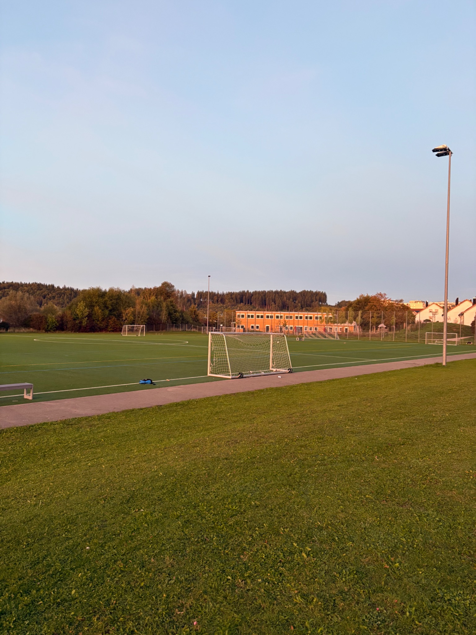 Trainingsgelände mit Blick auf die Sportanlage